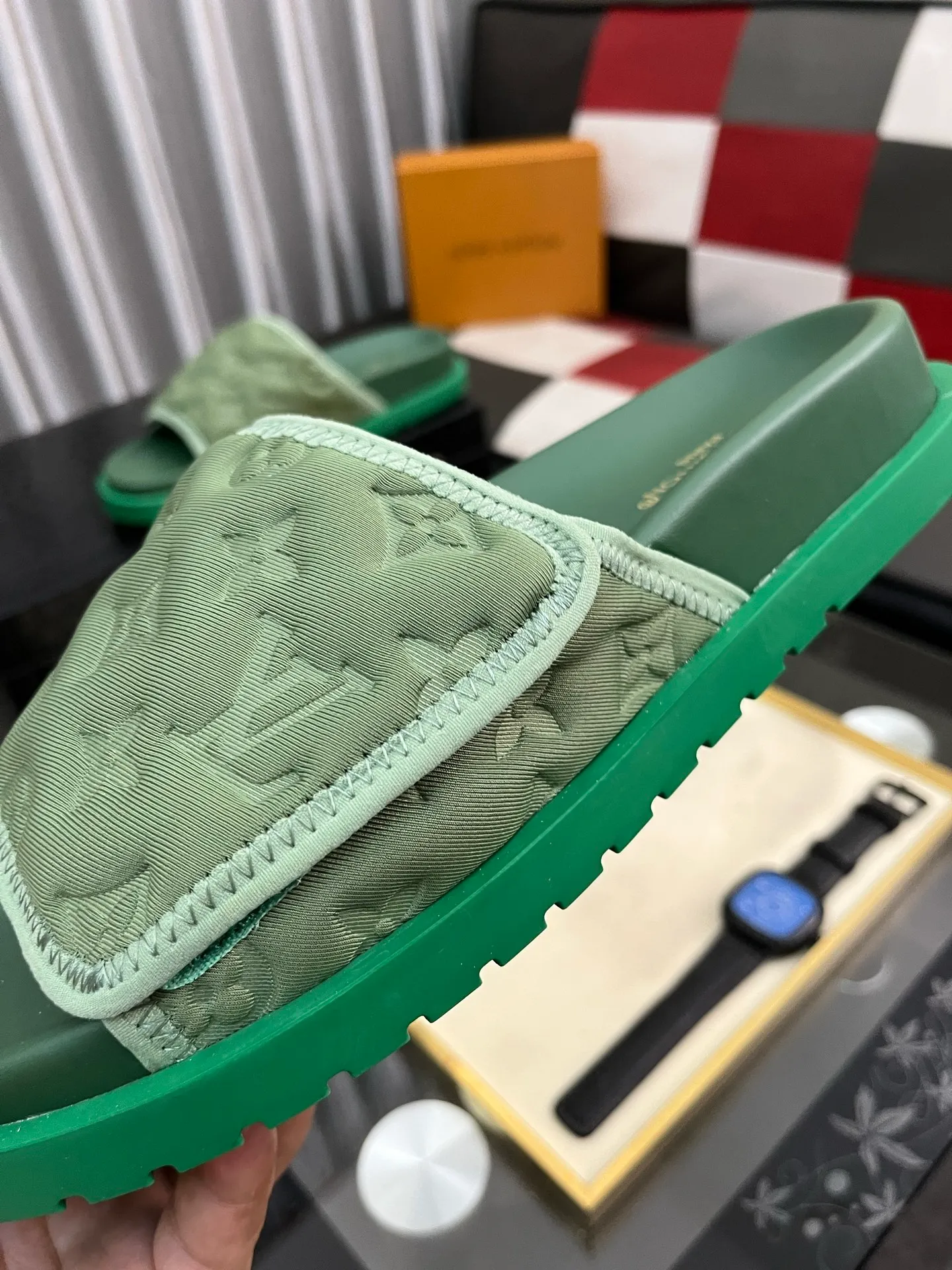 Men's men's shoes💰320⌚️⌚️[Louis Vuitton LV slippers] (high-end cowhide) counter 1:1 fashion style summer must-have! The designer used LV’s iconic outsole. The original simple slippers instantly become fashionable! The upper is made of flexible special cowhide leather straps alternately, and the workmanship is exquisite! A must-have for stylish men in summer, size 38-44